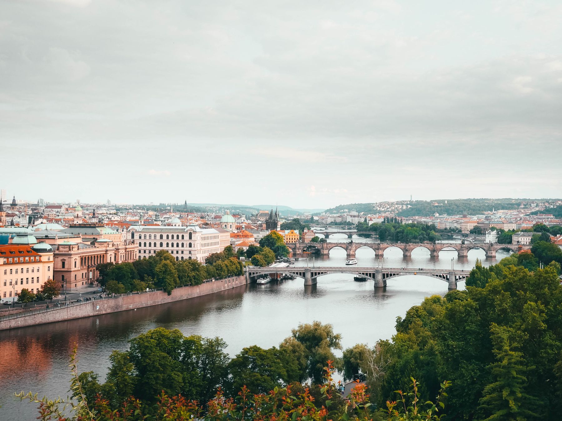 Puentes sobre el río Moldava en Praga, República Checa
