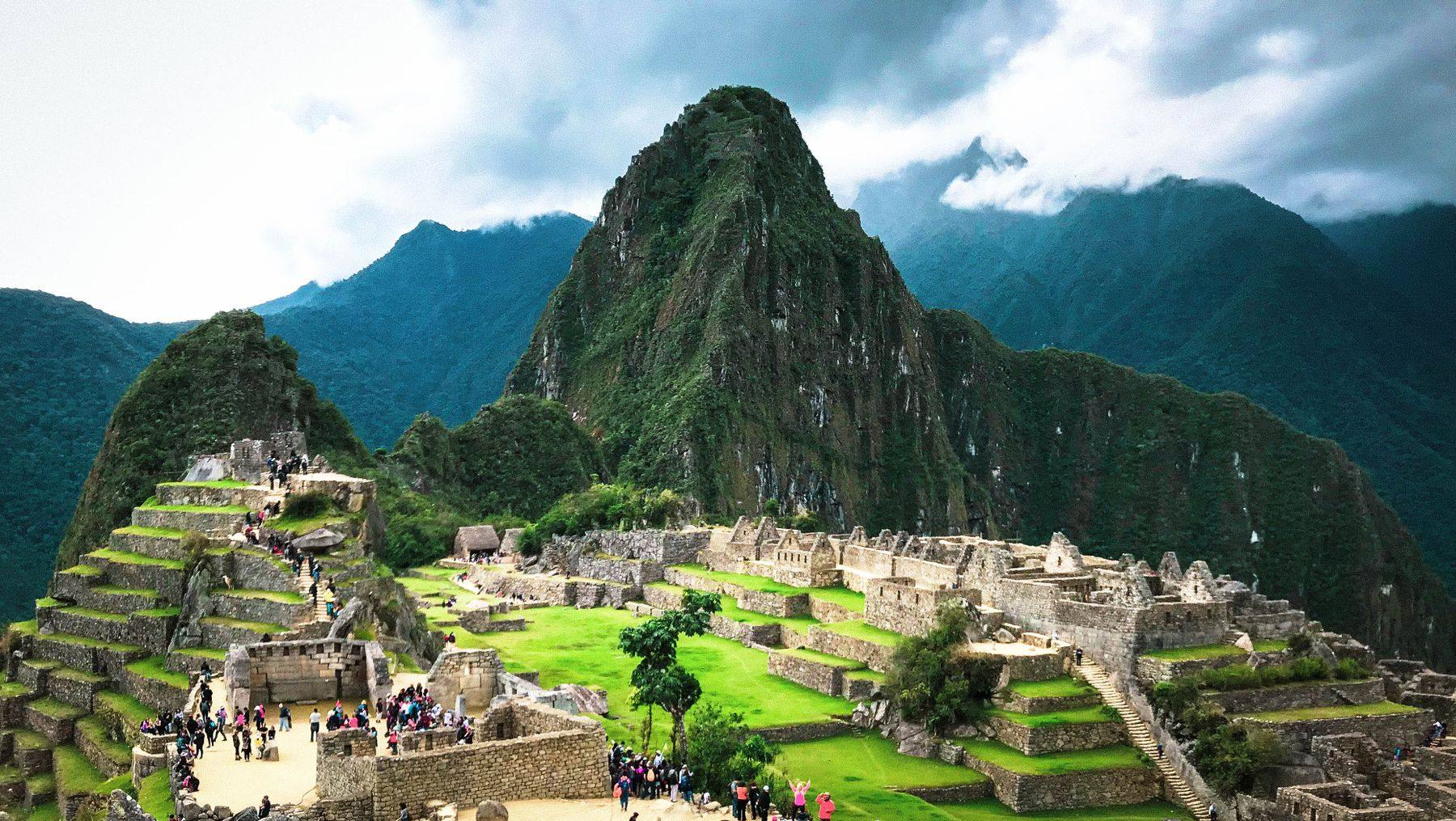 Ciudadela de Machu Picchu con el Huayna Picchu al fondo, Perú