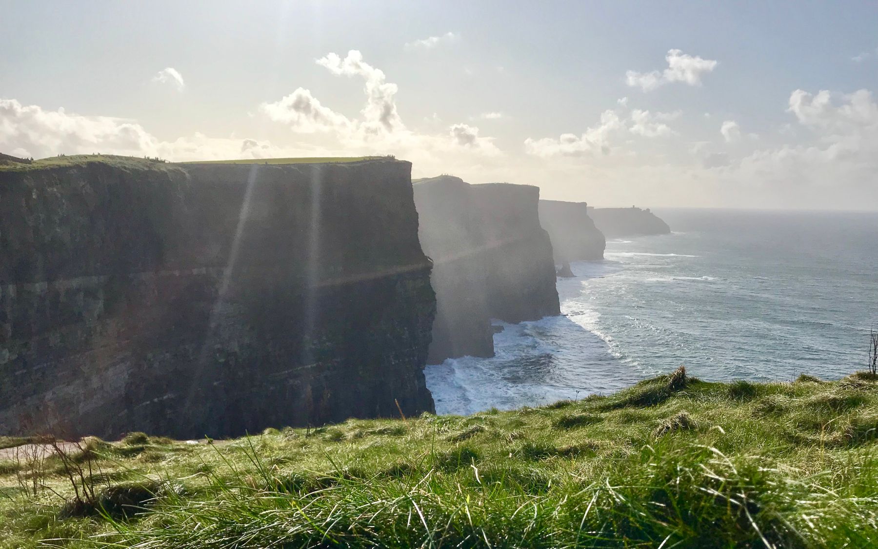Acantilados de Moher al atardecer, costa oeste de Irlanda