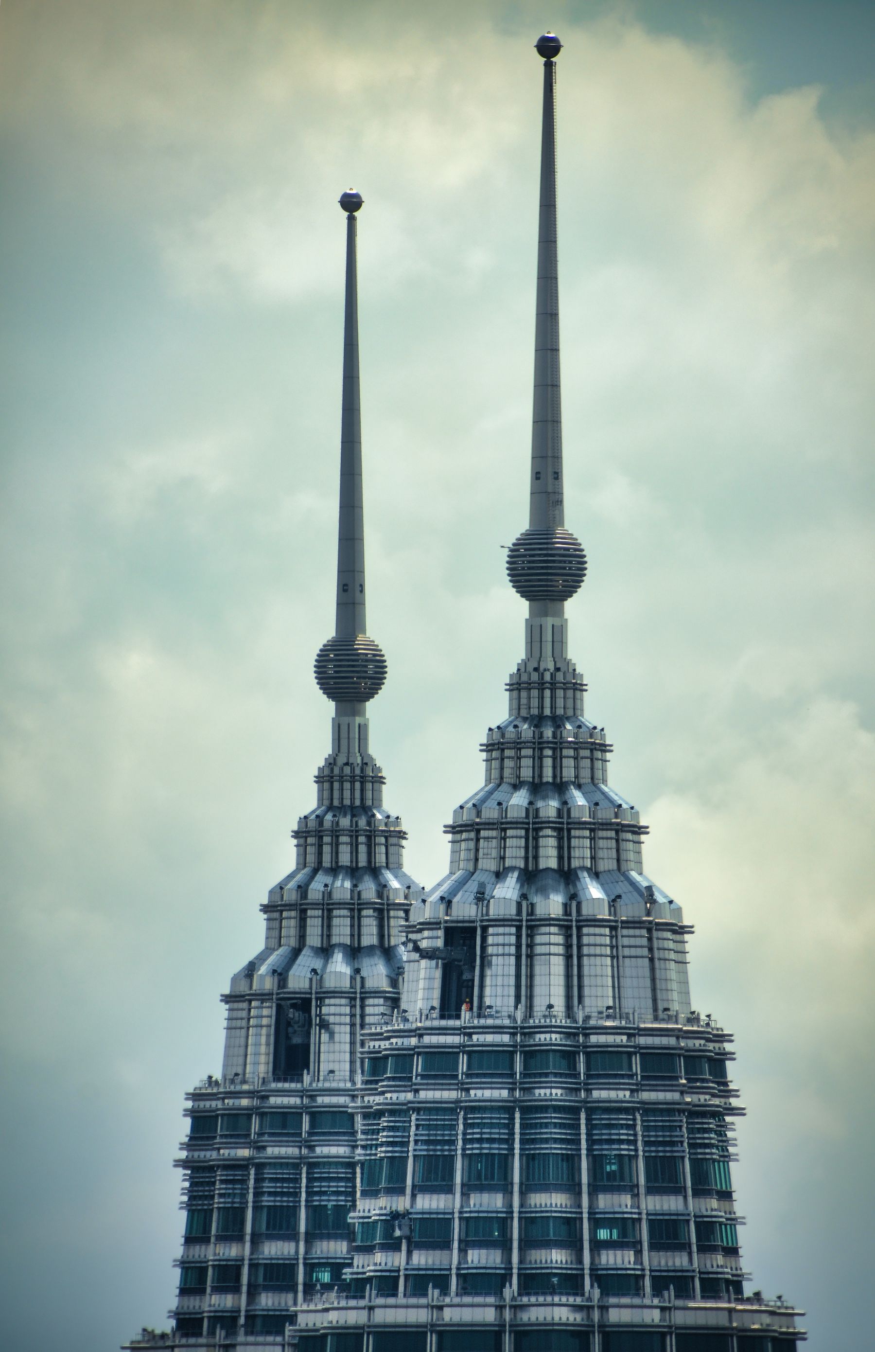 Torres Petronas iluminadas de noche, Kuala Lumpur, Malasia